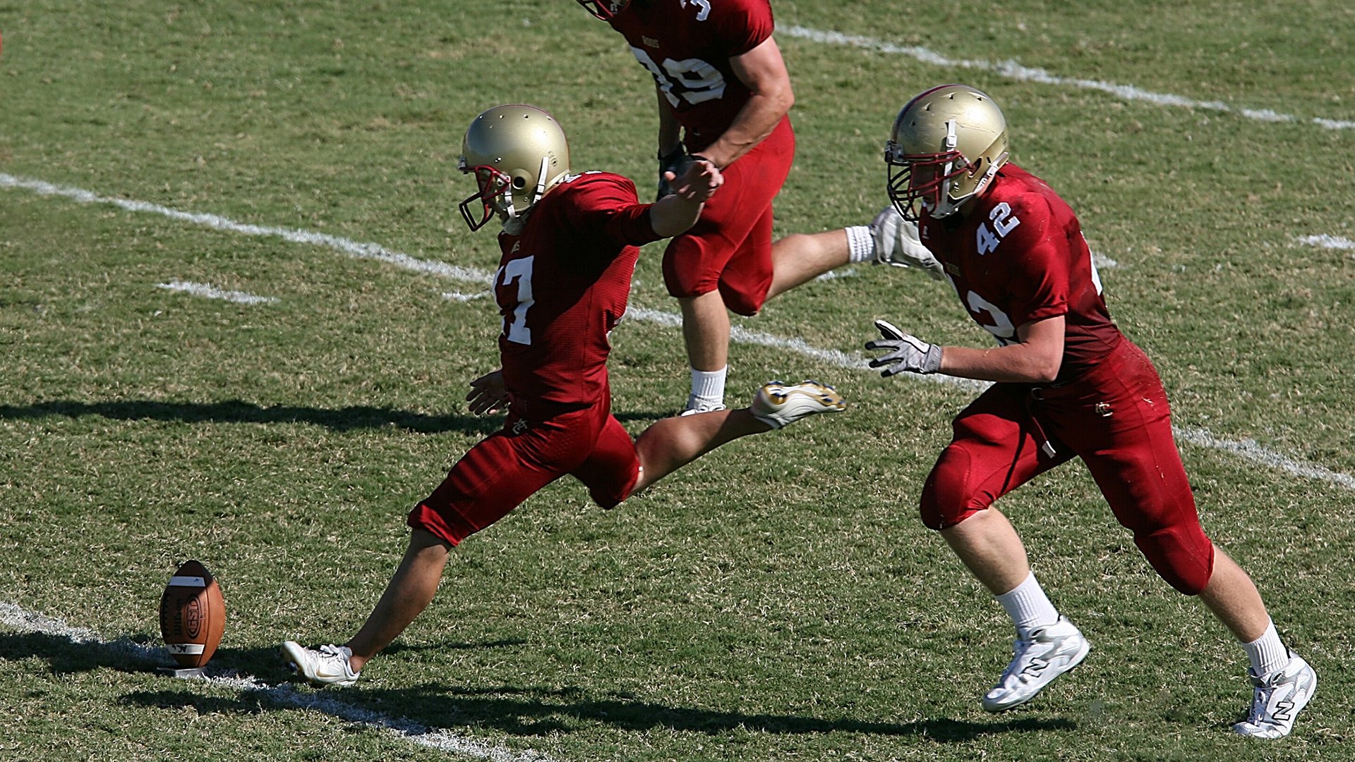 城市夜空灯光飞盘，光影中的极速瞬间，夜空灯光图