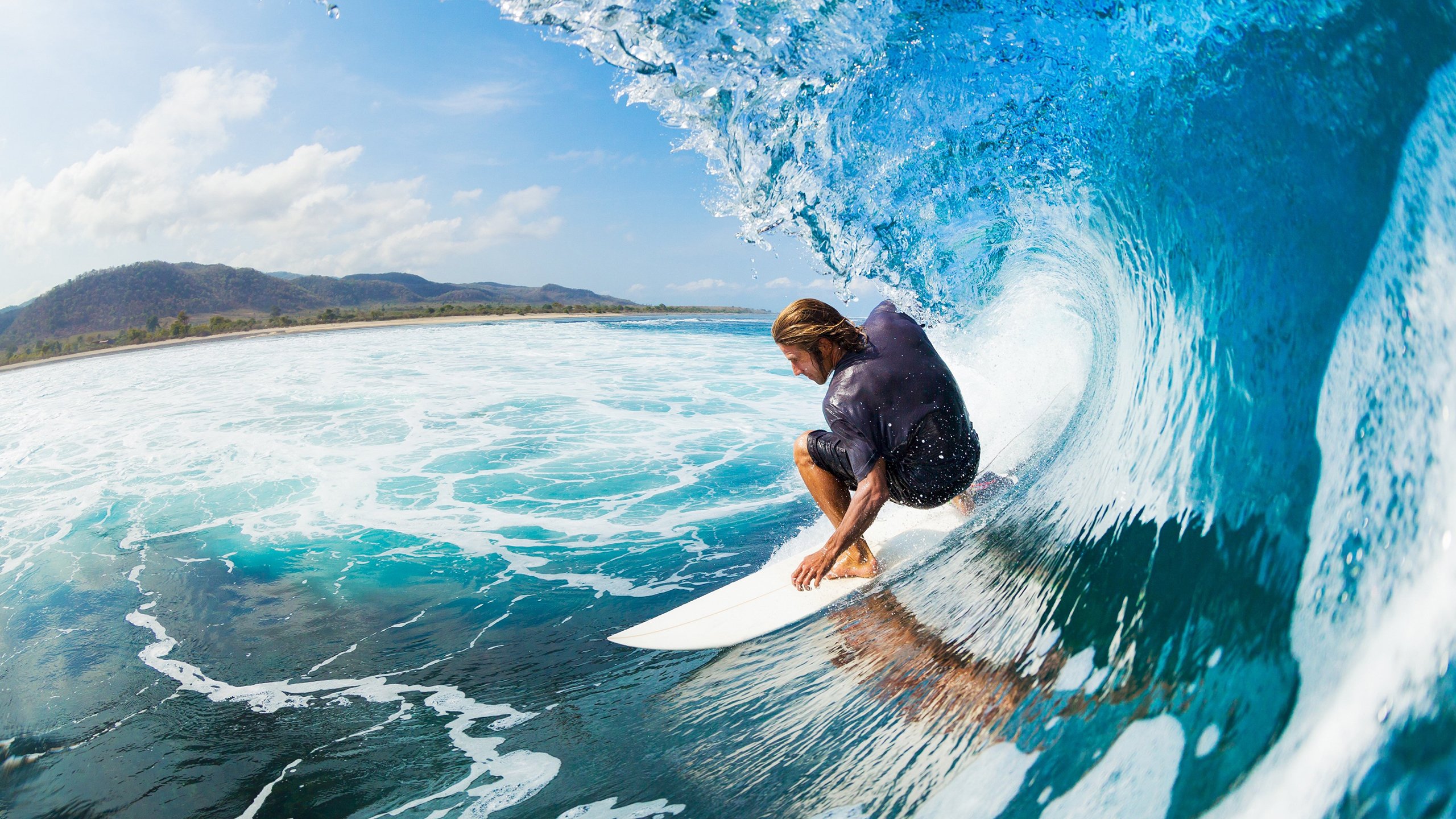 托桑·埃夫布奥姆万在NBA常规赛中首次亮相，埃托奥和布冯相视一笑